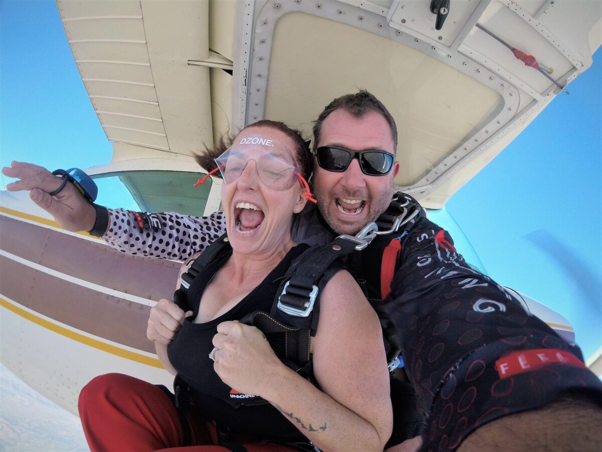 Tandem skydiving - DZONE® Skydiving